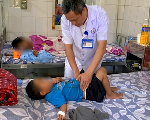 Phát hiện 2 loại vi khuẩn gây ngộ độc trong mẫu bánh mì khiến 64 người nhập viện