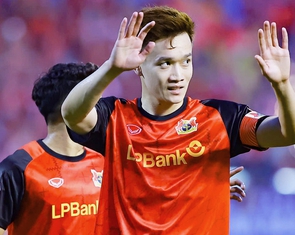 Hoàng Đức tỏa sáng giúp Ninh Bình đẩy Hà Nội xuống 1 bậc