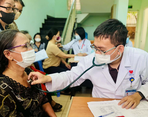 Tin tức sáng 2-6: TP.HCM điều động nhân viên y tế tuyến trên về cơ sở tối đa 12 tháng