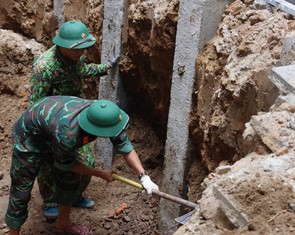 Phát hiện 4 hài cốt liệt sĩ khi thi công bệnh viện gần sông Thạch Hãn