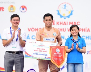 Từ nhân viên điều phối vận tải đến thủ môn xuất sắc nhất Giải bóng đá công nhân, viên chức Việt Nam