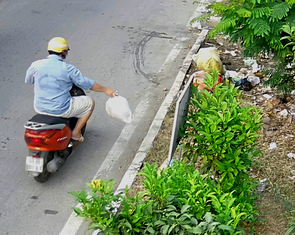 Tin tức sáng 13-6: Đề xuất phạt tới 1 triệu đồng khi xả rác hoặc đổ nước thải không đúng quy định