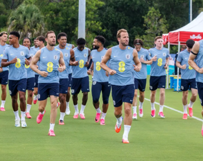 Tuyển Anh bị trộm sạch giày và thiết bị trước ngày ra quân World Cup