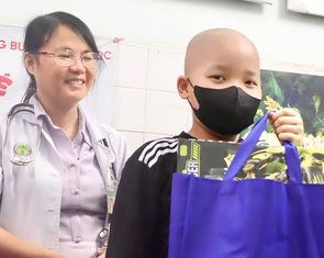 Điều ước nhỏ của bệnh nhi ung thư: Con muốn làm bác sĩ, công an...