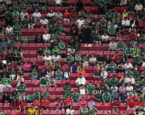 Vì sao khán đài ở World Cup trống vắng?