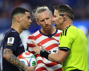 Luật mới về VAR World Cup gây bối rối cho người xem