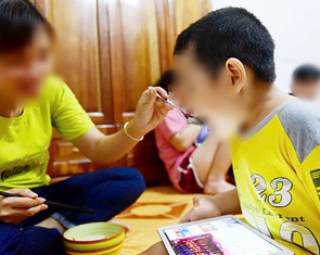 Bảo vệ trẻ em trên mạng xã hội: Đừng chỉ chia sẻ rồi phẫn nộ