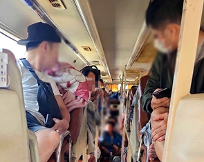 Nhồi nhét khách nằm tràn ra lối đi, tài xế và doanh nghiệp bị phạt 37,5 triệu đồng