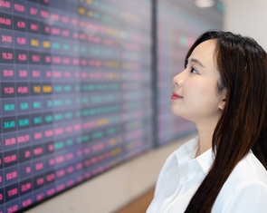 Hơn 68% nhà đầu tư 'đặt cược' chứng khoán tăng trong nửa cuối năm 2026, cơ hội và rủi ro thế nào?