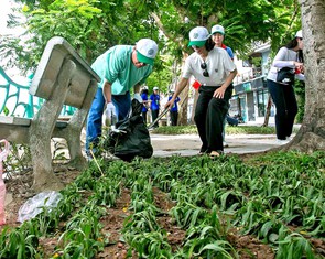 Hồ Tây đang chịu nhiều áp lực từ đô thị hóa