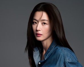 Thời trang bất chấp tuổi tác của 'mợ chảnh' Jun Ji Hyun