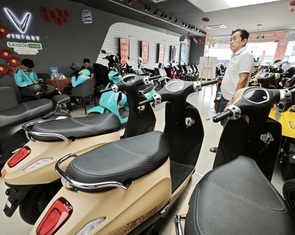 Chỗ sạc dần vào chung cư, xe máy điện đua giá