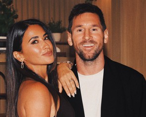 Phong cách gợi cảm của vợ Messi