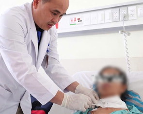 Khó thở, gần mất tiếng, cụ bà phát hiện hơn 20 hạch ung thư di căn