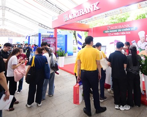 Agribank tăng tốc chuyển đổi số dịch vụ ngân hàng