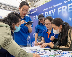 Eximbank 'trình diễn' nhiều giải pháp thanh toán tiện lợi, tiên tiến đến khách hàng