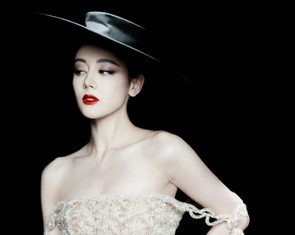 Địch Lệ Nhiệt Ba chọn thiết kế của Phan Huy chụp bìa Marie Claire