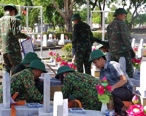 Khai quật hơn 1.300 phần mộ liệt sĩ lấy mẫu giám định ADN để đưa liệt sĩ 'trở về'