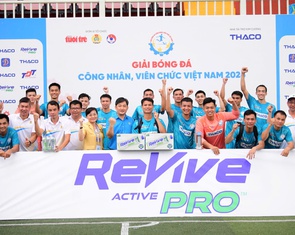 Cầu thủ được làm mát, bổ sung điện giải tại Giải bóng đá công nhân, viên chức Việt Nam 2026
