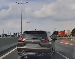 Chạy chậm, chuyển liên tiếp hai làn trên cao tốc, tài xế bị phạt gần 6 triệu đồng