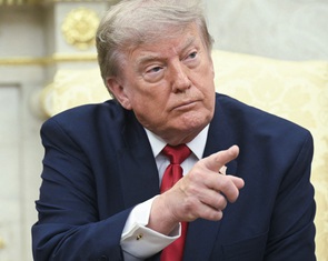 Ông Trump dựng biển báo trước bảo tàng, muốn sửa lịch sử nước Mỹ