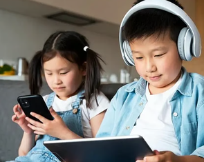 Không thể giao trẻ em cho mạng xã hội: Muốn trẻ an toàn, cần sự chung tay của nhiều phía