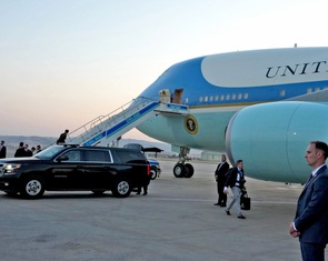 Vì sao ông Trump không dùng chuyên cơ Qatar tặng để bay về Mỹ?