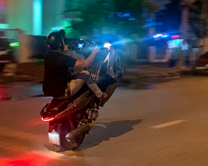 Xử lý thanh niên đi xe bốc đầu trên đường Trần Phú