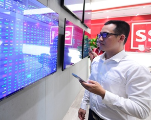Đẩy lùi tin đồn, báo chí góp phần khơi thông dòng vốn cho tăng trưởng