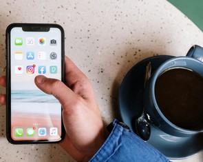 Tắt màn hình, bật đời thực: Lựa chọn mới của Gen Z
