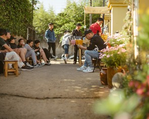 Cà phê vỉa hè đâu chỉ có cà phê!