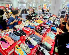 Mua giày Nike, Adidas… giá mấy trăm ngàn mà vẫn 'hy vọng'... không giả, lãnh đạo Adidas tiết lộ gì?