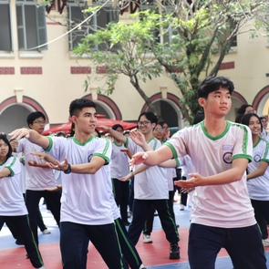 Teen Trường THPT Marie Curie cùng S.T Sơn Thạch tiếp lửa kỷ lục đồng diễn Vovinam