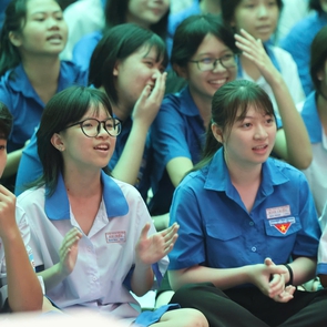 Nạp 'vitamin' âm nhạc cùng teen Trường THPT Bình Chiểu trong giờ ra chơi