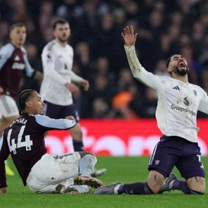 Bruno Fernandes gặp chấn thương, Man United thua đau trước Aston Villa
