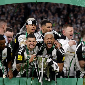 Thắng Liverpool, Newcastle vô địch Cúp liên đoàn Anh