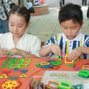Thiếu nhi phường Tân Hưng, TP.HCM vui hè tưng bừng với hoạt động STEM, tiếng Anh