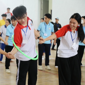 Trại sinh bùng nổ cùng văn nghệ và thể thao tại Hội trại truyền thống 9-1 cụm 9