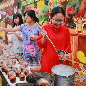 Ghé phiên chợ mini "gì cũng có" của Trường TH và THCS Hồng Ngọc