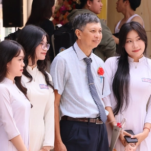 Lời chúc Tết ý nghĩa dành tặng thầy cô giáo dịp Tết Bính Ngọ 2026