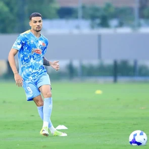 Hoàng Hên ra sân trận giao hữu tuyển Việt Nam đấu Bangladesh