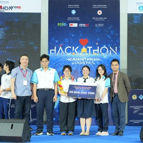 Đội Ok Roi Do đoạt giải nhất Hackathon Logistics Nhân đạo 2026 - HumanLog 2026