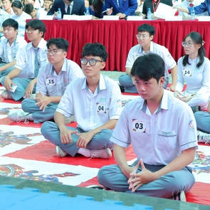 Học sinh Trường THPT Võ Văn Kiệt tái hiện hình ảnh sĩ tử lai kinh ứng thí