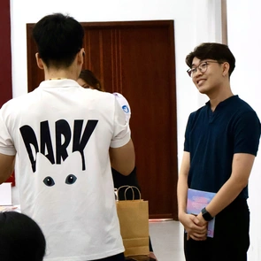 Hiểu bản thân là cách để người trẻ tự bảo vệ mình