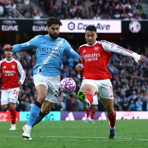 Arsenal được đánh giá cao hơn Man City trong cuộc đua vô địch giải Ngoại hạng Anh