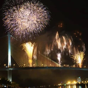 Điểm danh 8 điểm bắn pháo hoa dịp lễ 30-4 tại TP.HCM