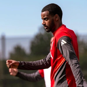 Liverpool đón Alexander Isak trở lại trước đại chiến với Man City