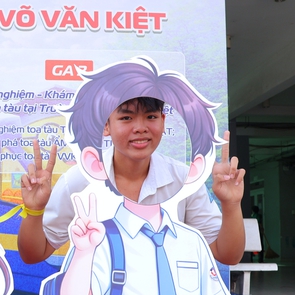 800 teen lớp 9 'lên tàu', làm học sinh Trường THPT Võ Văn Kiệt