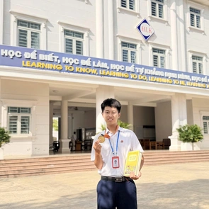 Từng ‘lỡ hẹn’, nam sinh Tây Ninh trở thành thủ khoa môn lịch sử khối 11 Kỳ thi Olympic truyền thống 30-4