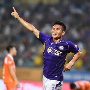 Thắng Đà Nẵng 2-1, CLB Hà Nội 'phả hơi nóng' vào Ninh Bình và Thể Công Viettel
